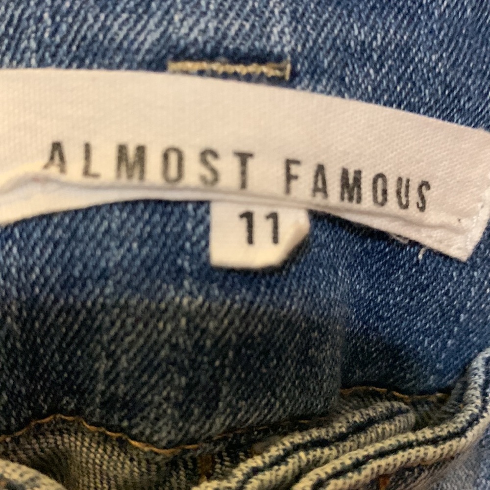 Almost Famous Ripped Jeans Size 11 - Picture 4 of 5